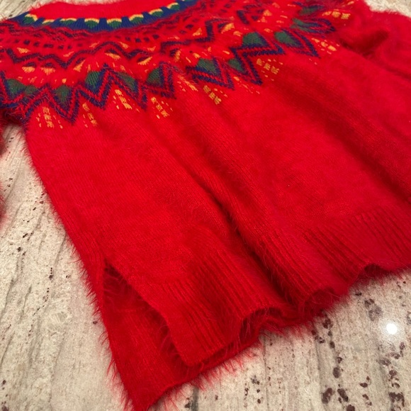 Beautiful red sweater. Size large - Picture 5 of 5